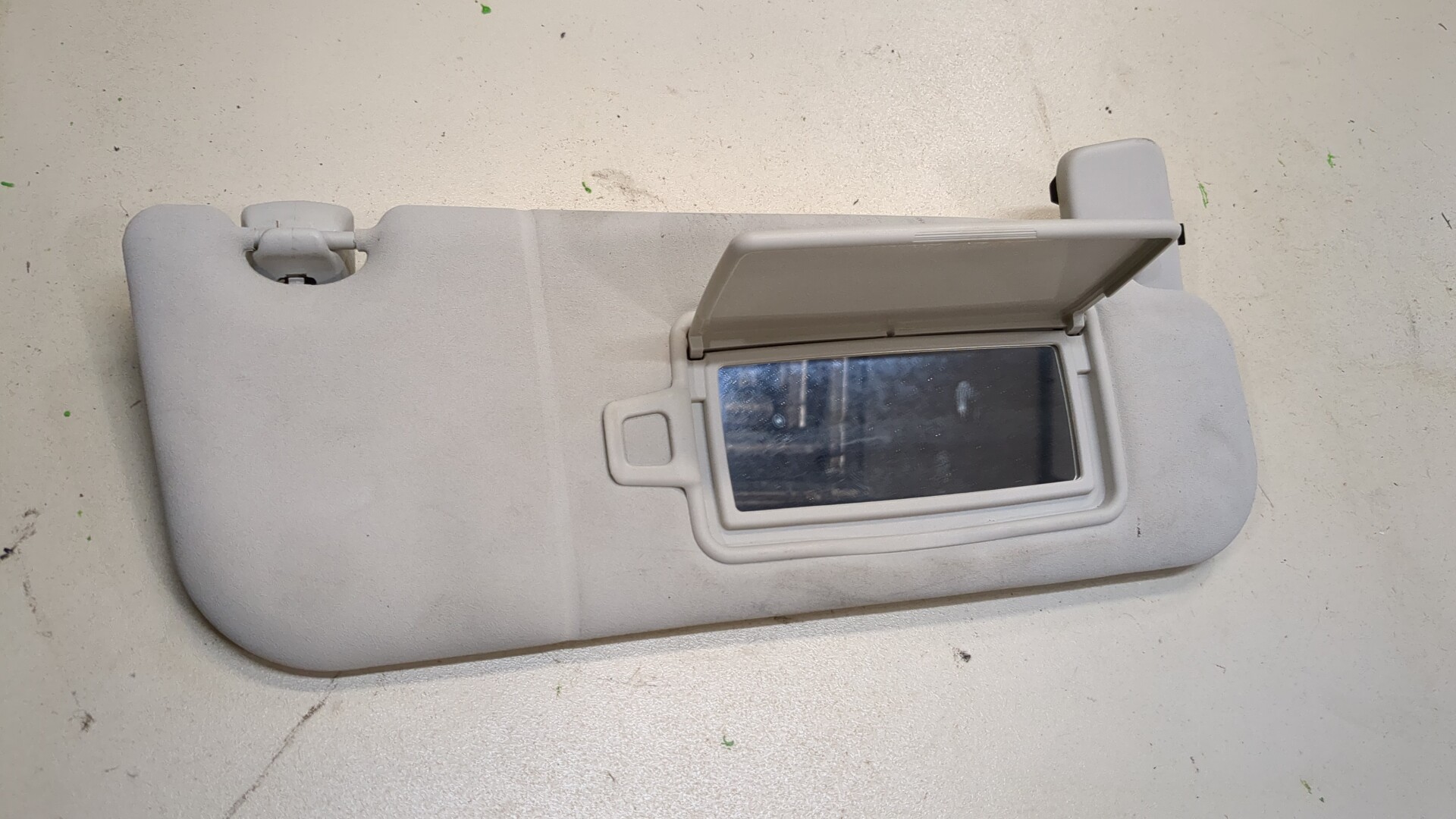 Козырек солнцезащитный