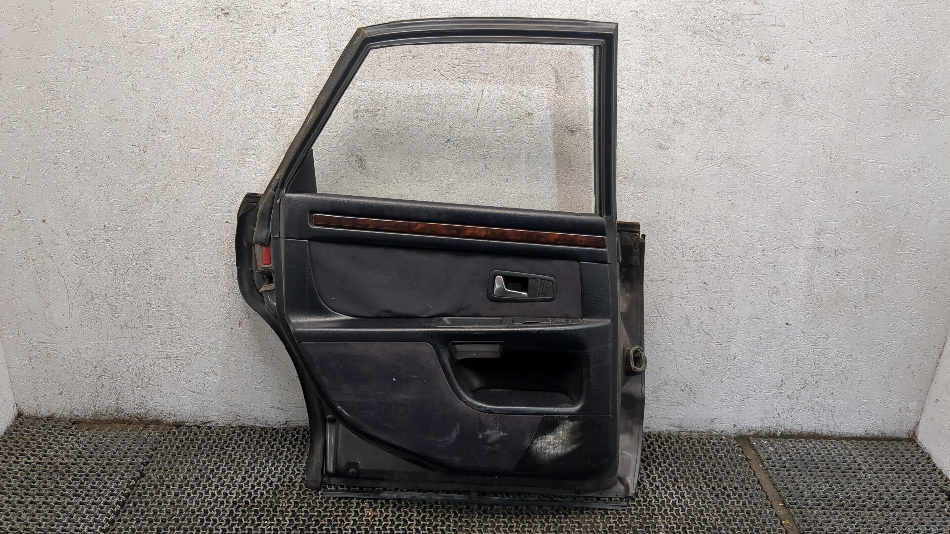 Дверь задняя левая