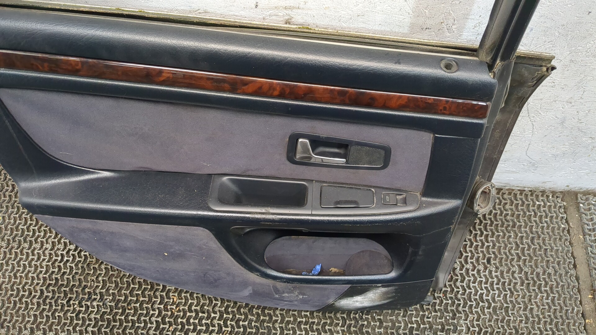 Дверь задняя левая