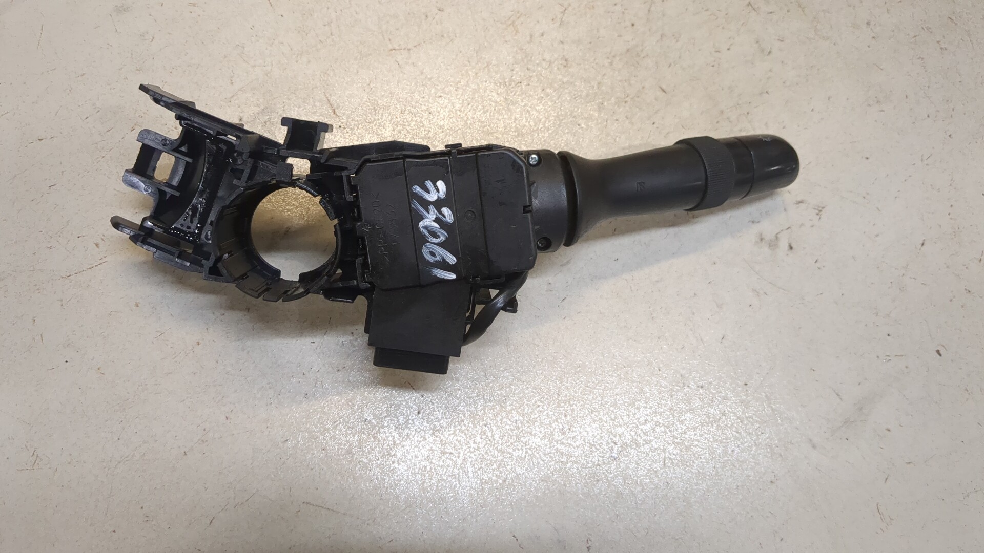 Переключатель поворотов подрулевой