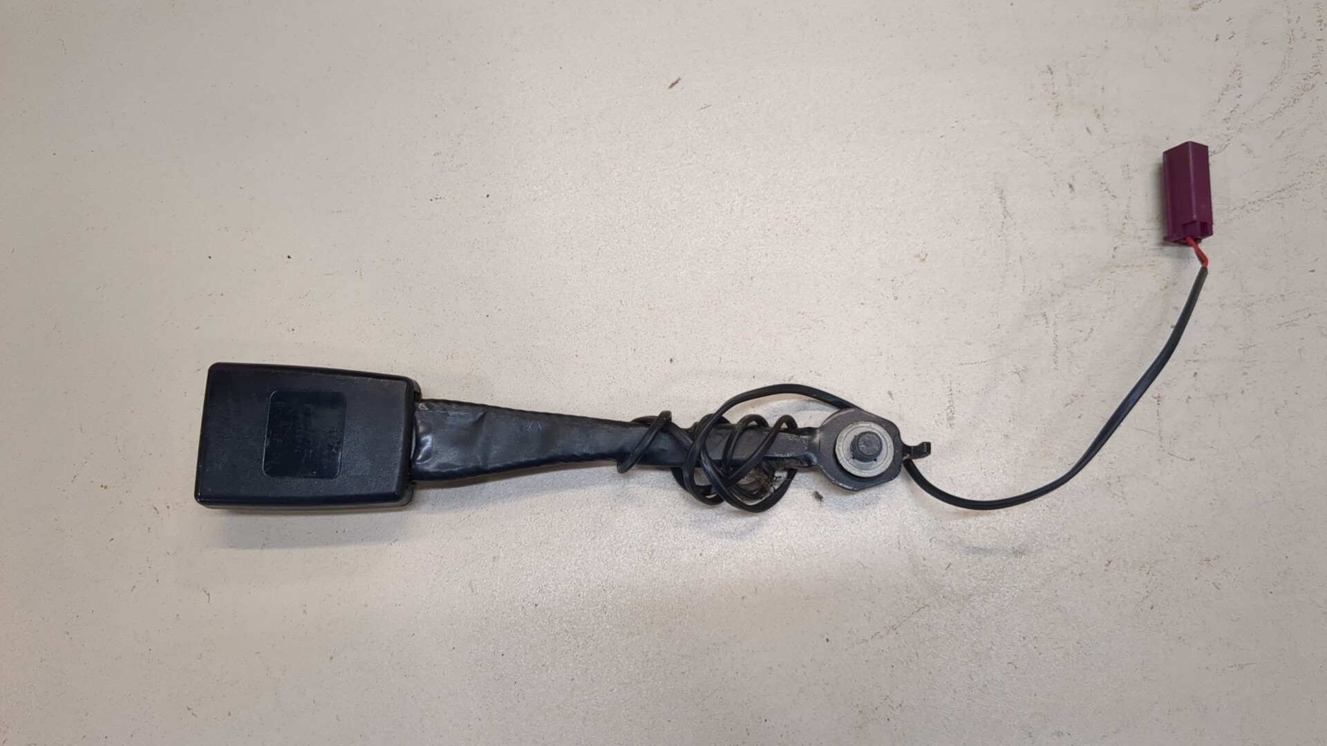 Ответная часть ремня безопасности