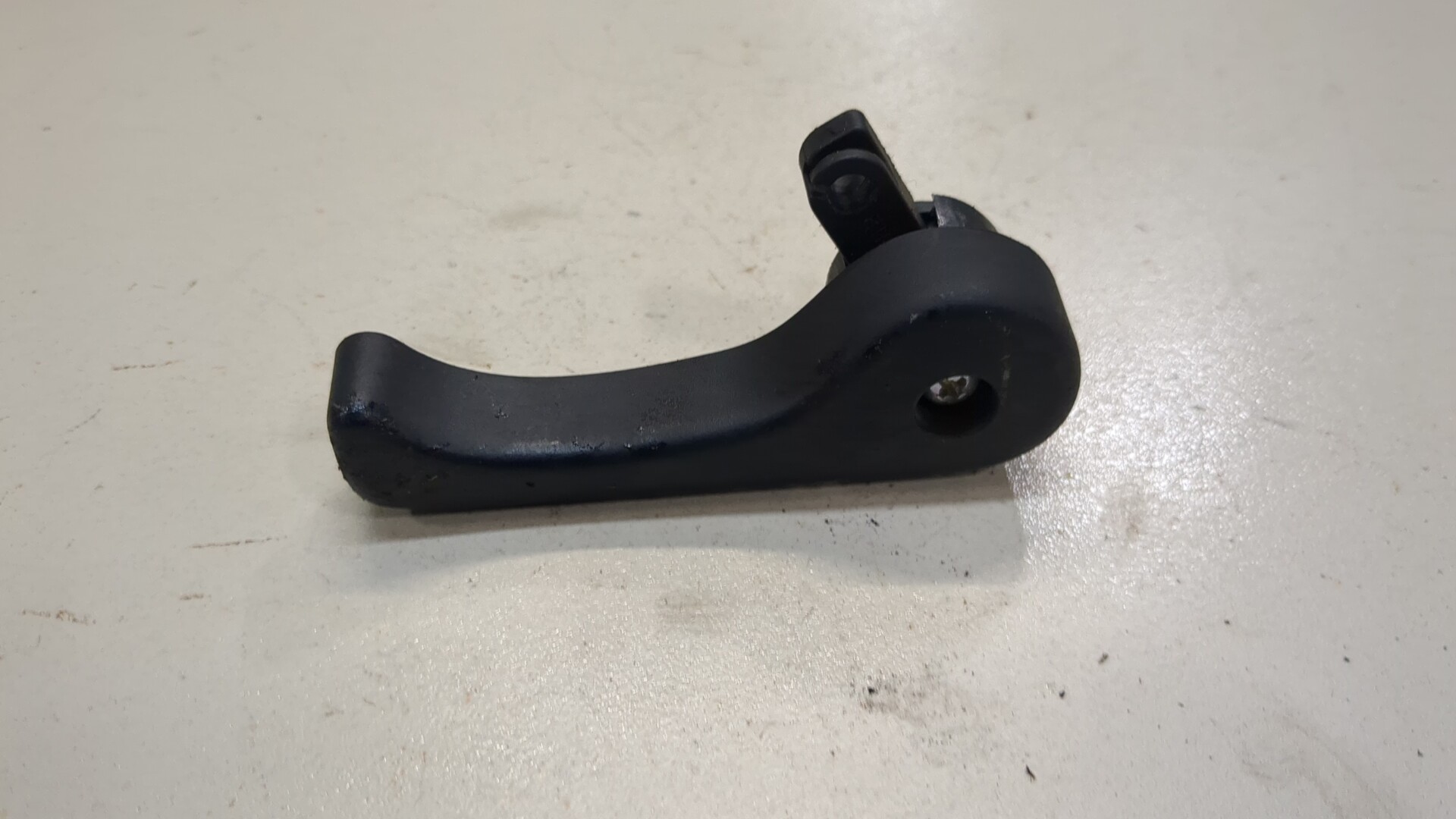 Ручка открывания капота