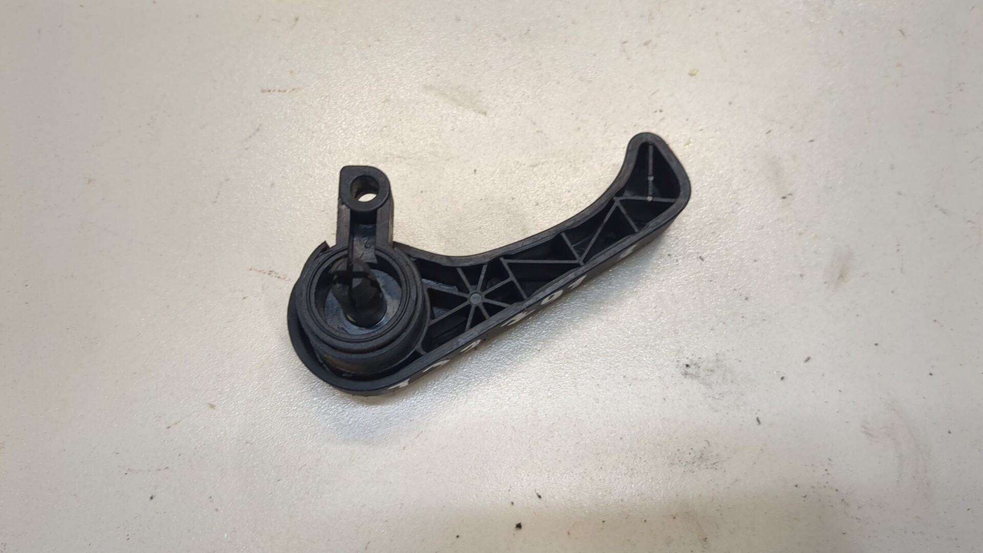 Ручка открывания капота