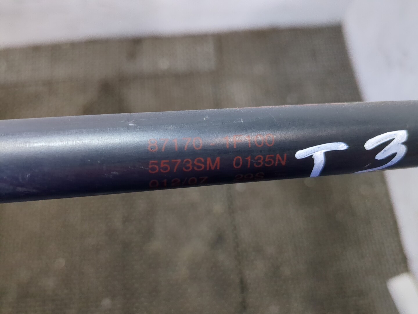 Амортизатор крышки багажника