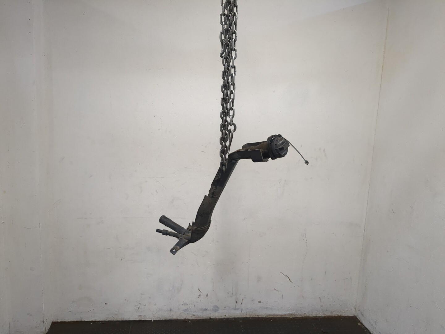 Горловина топливного бака