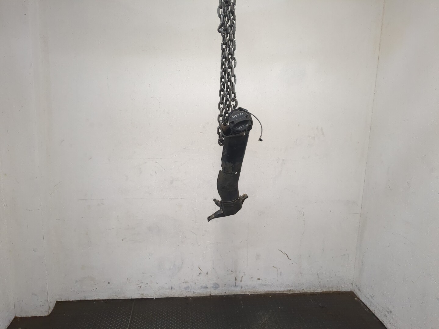 Горловина топливного бака