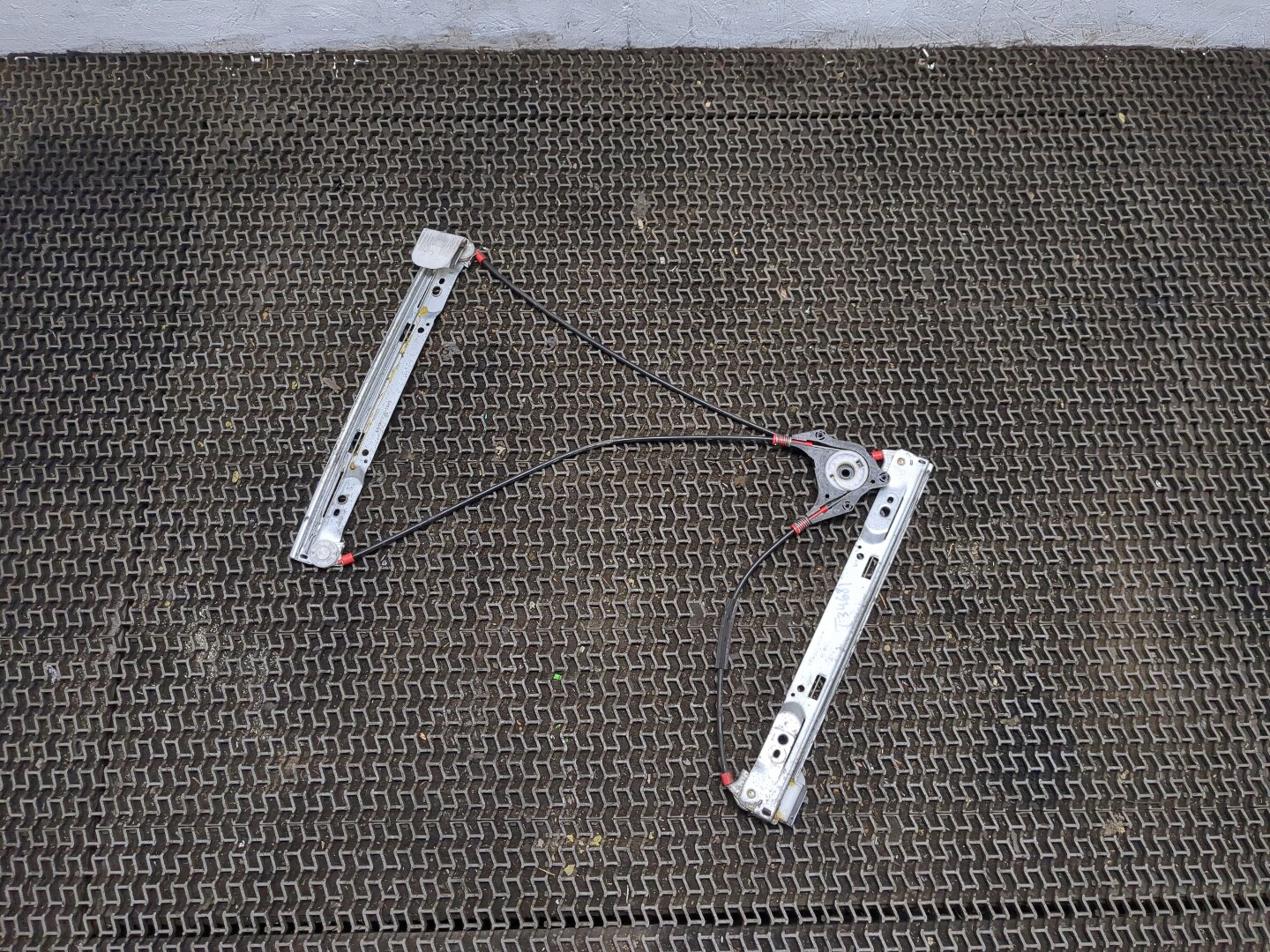 Стеклоподъемник электр. передний правый