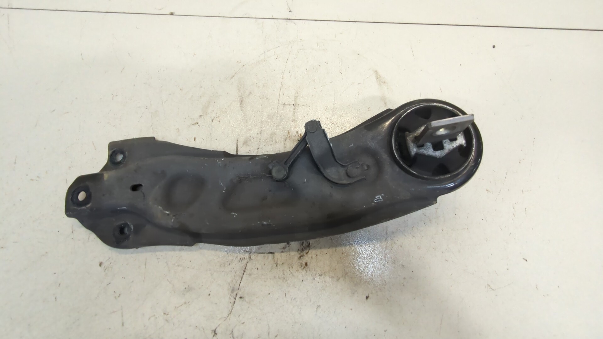 Рычаг задний правый