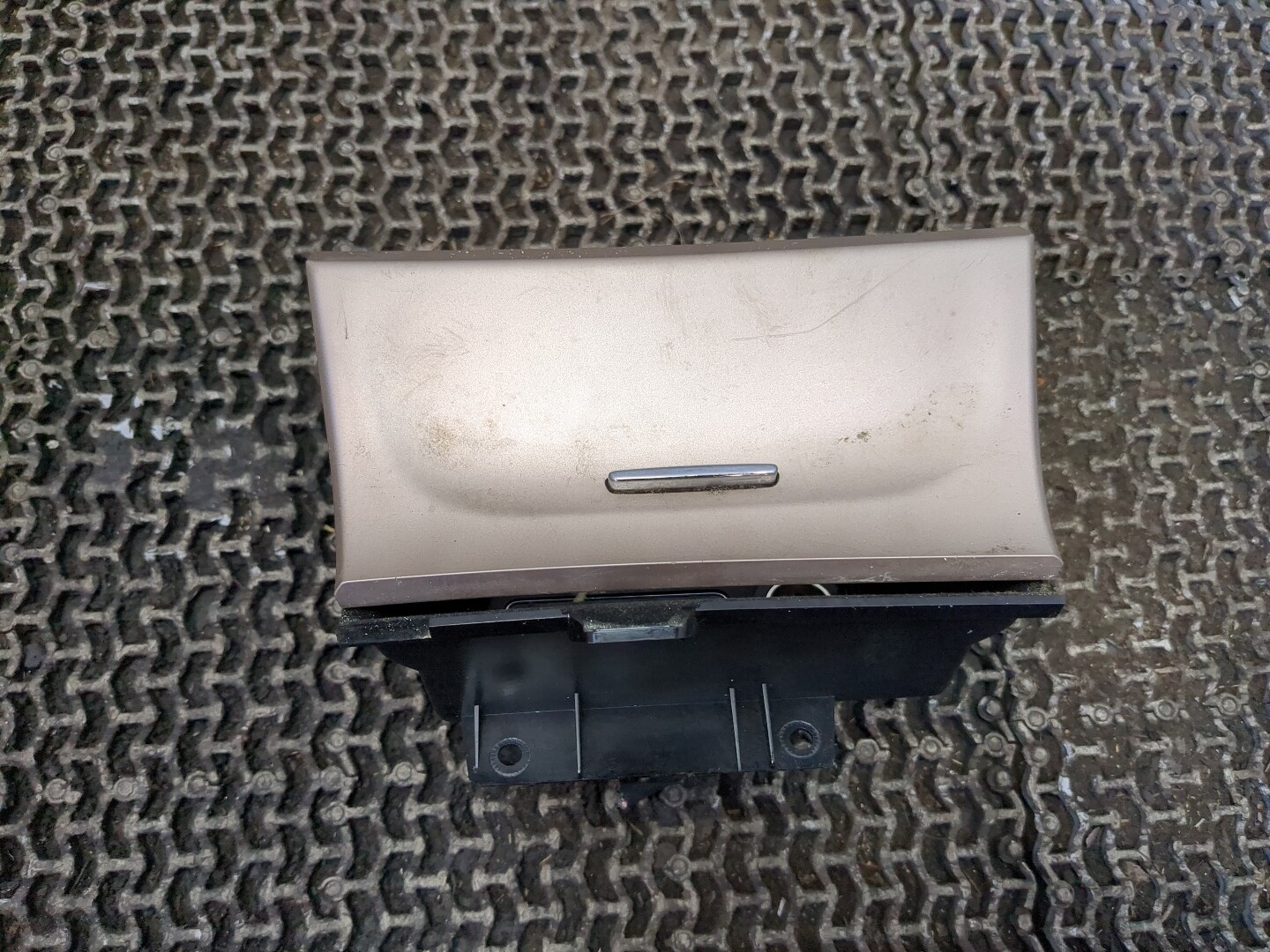 Гнездо AUX / USB IN