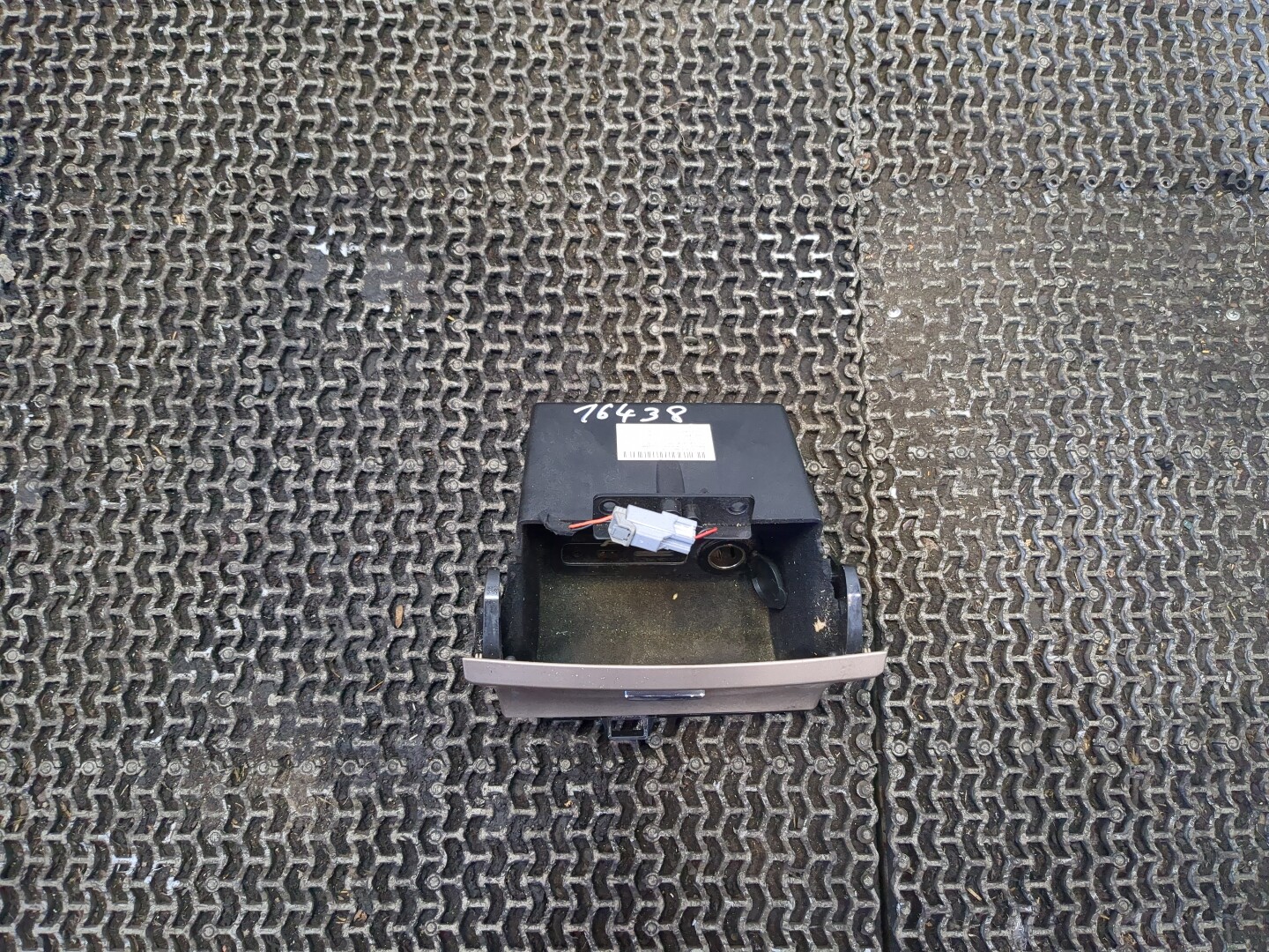Гнездо AUX / USB IN