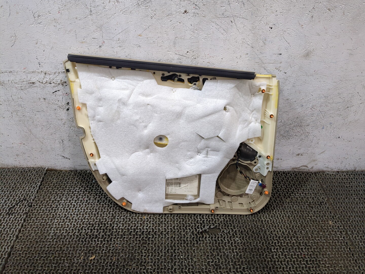 Обшивка двери передней правой