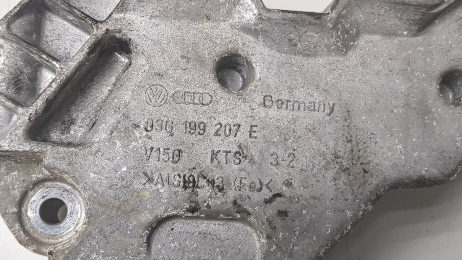 Кронштейн двигателя