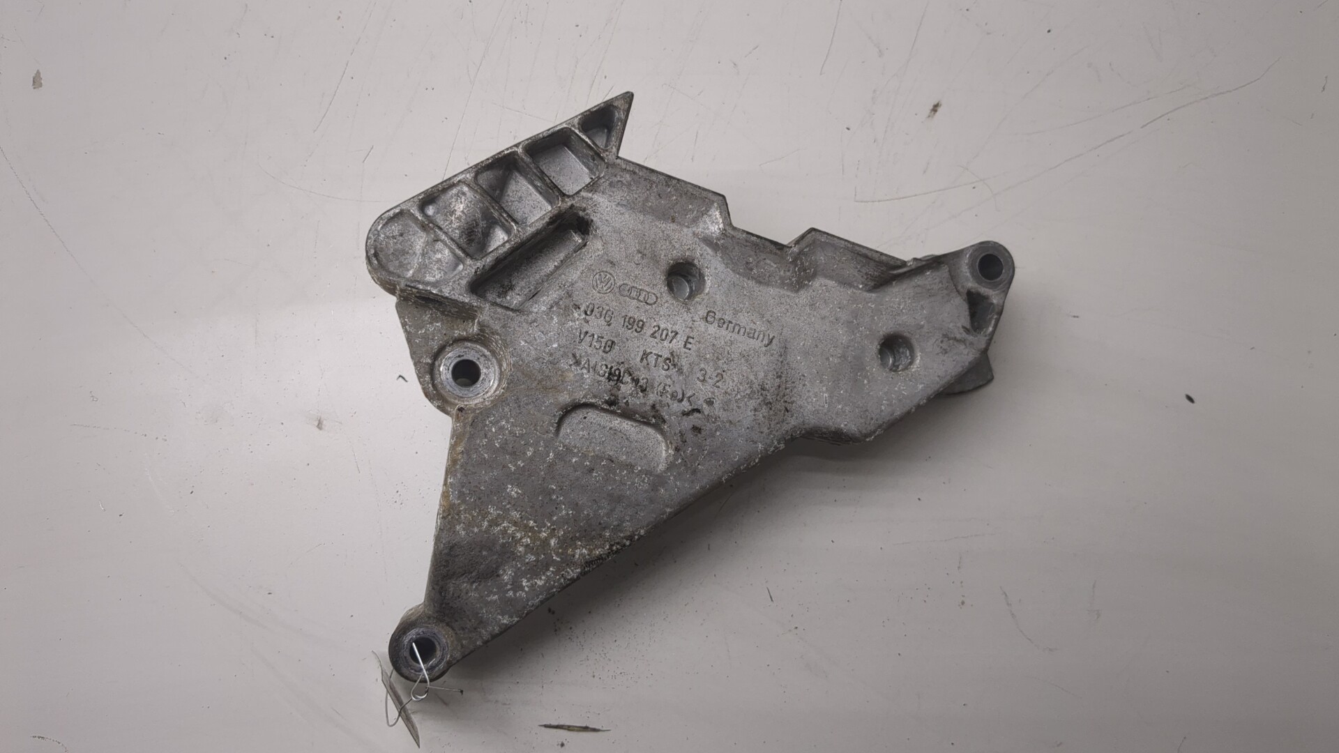 Кронштейн двигателя