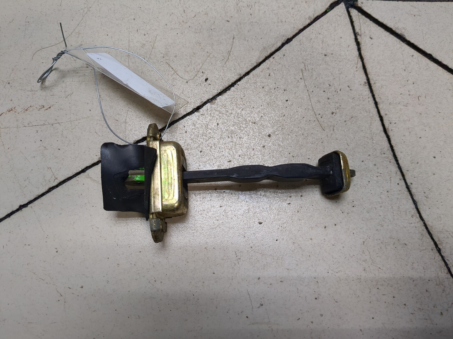 Ограничитель двери