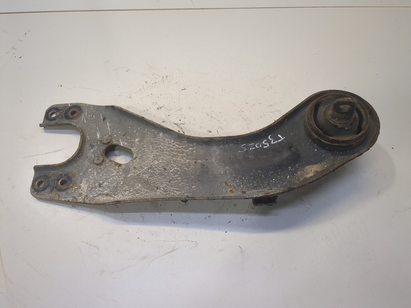 Рычаг задний правый