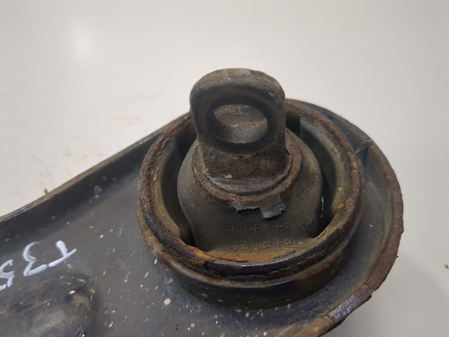 Рычаг задний правый