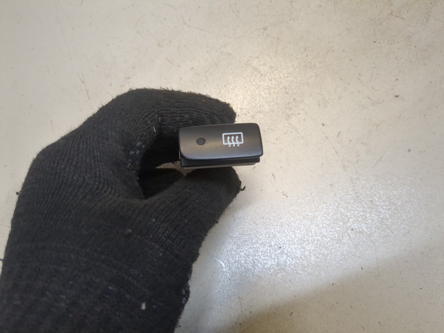 Кнопка обогрева переднего и заднего стекла