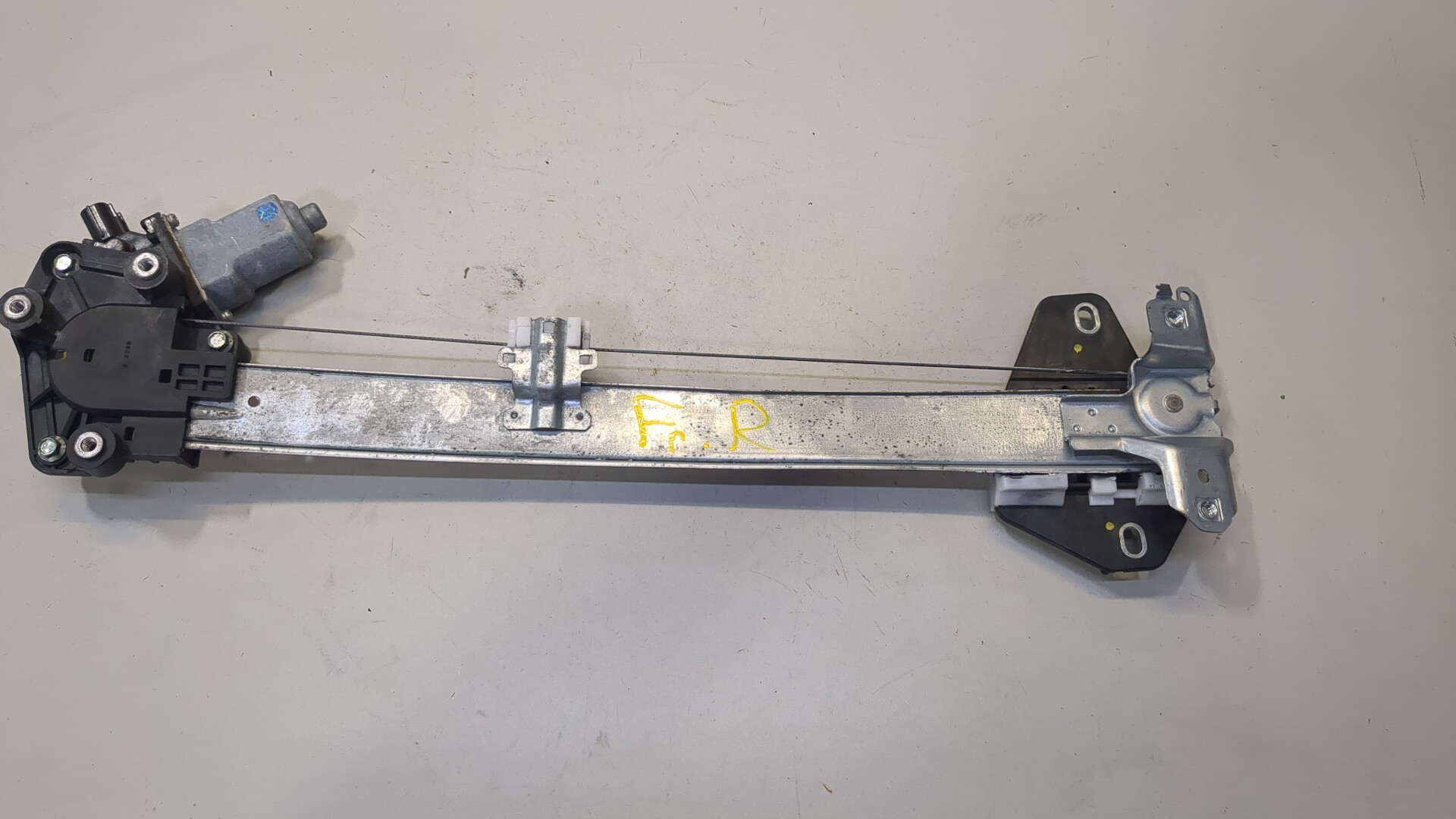 Стеклоподъемник электр. передний правый