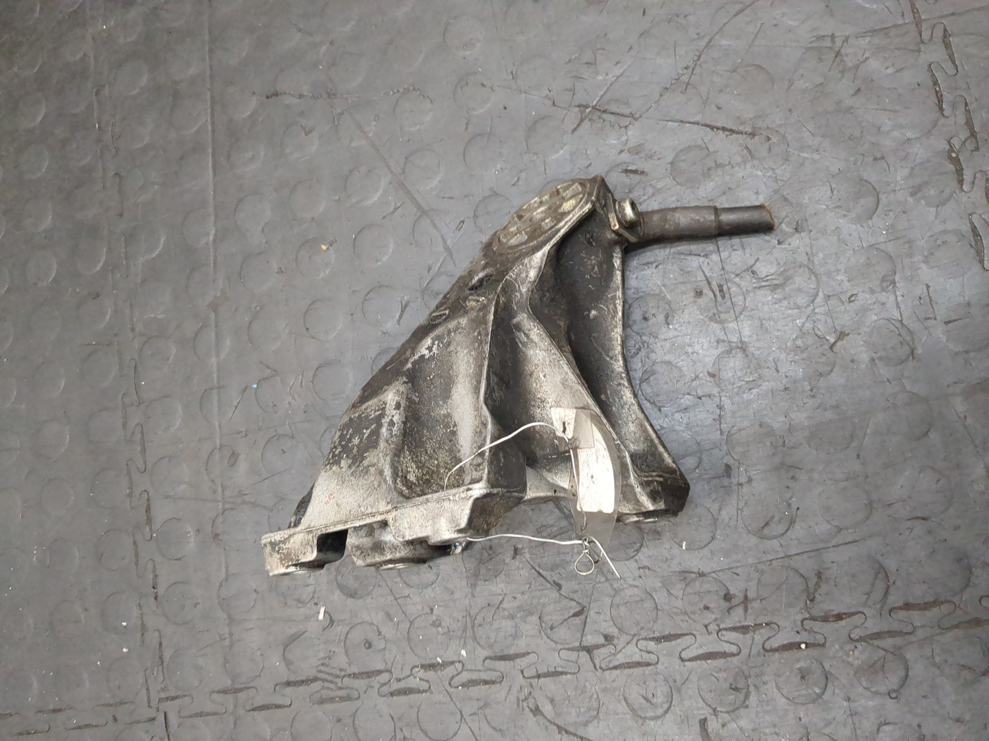 Кронштейн двигателя