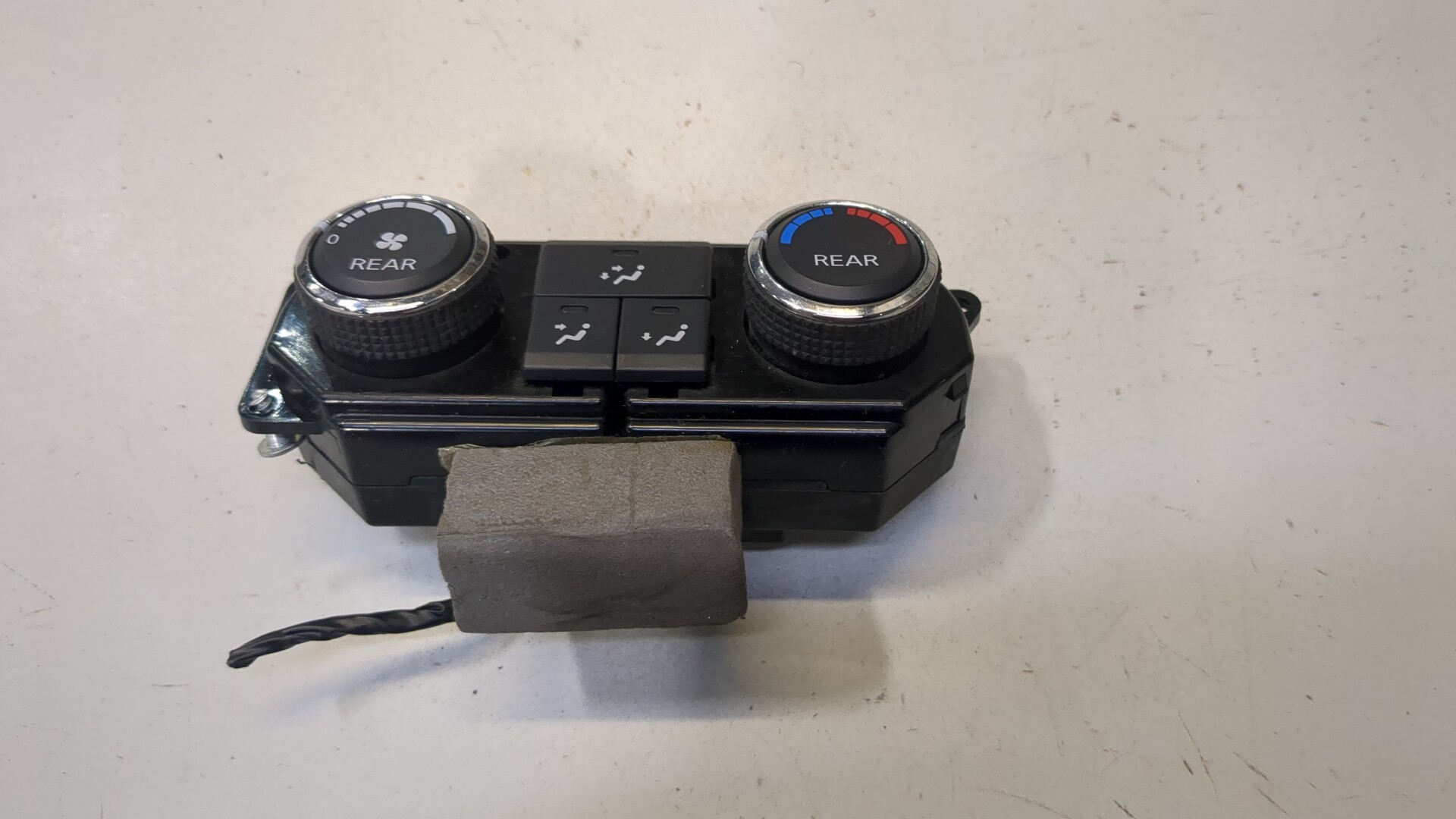 Переключатель отопителя для QX56 (JA60) 2004-2009