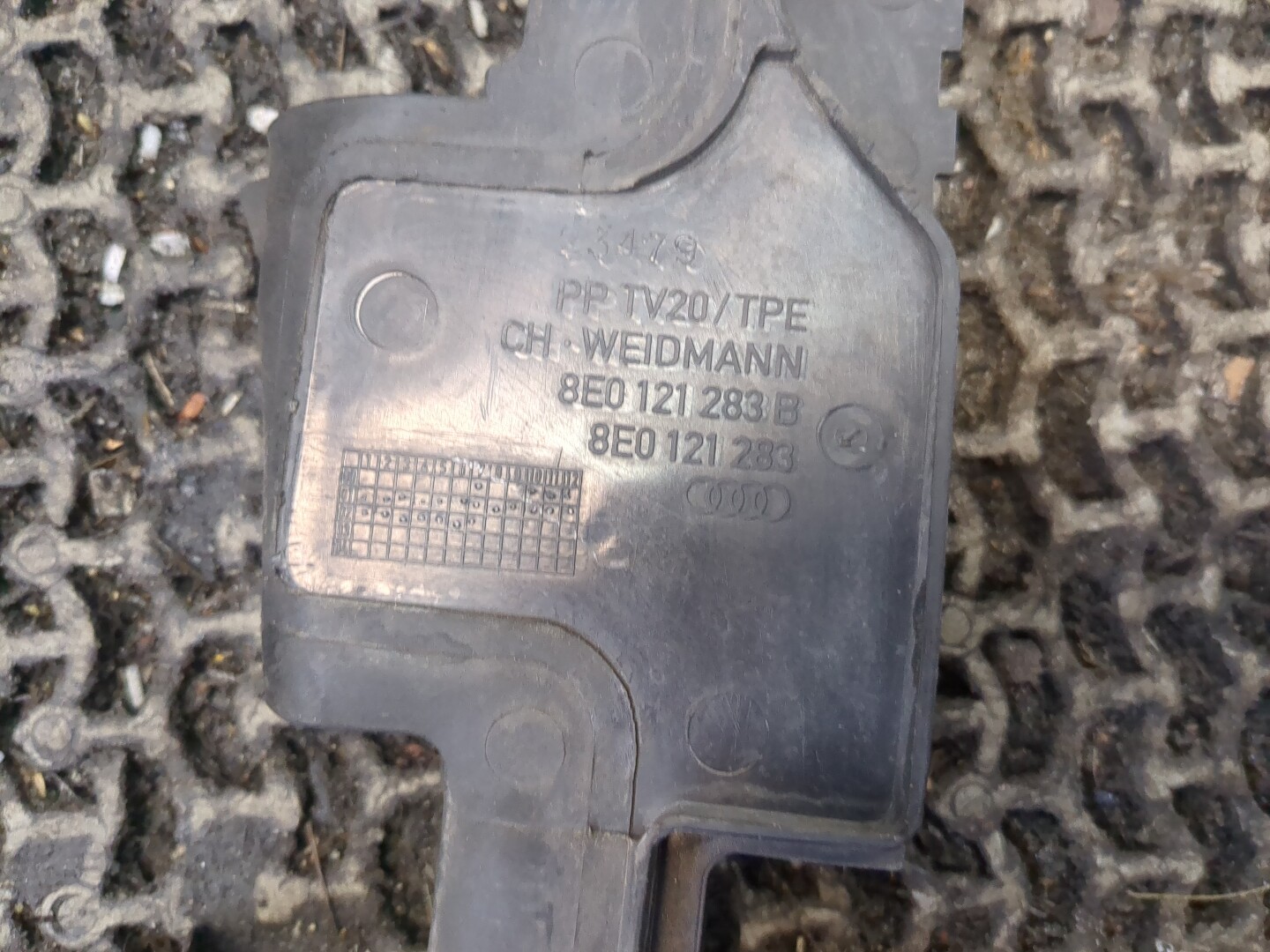 Воздуховод радиатора левый