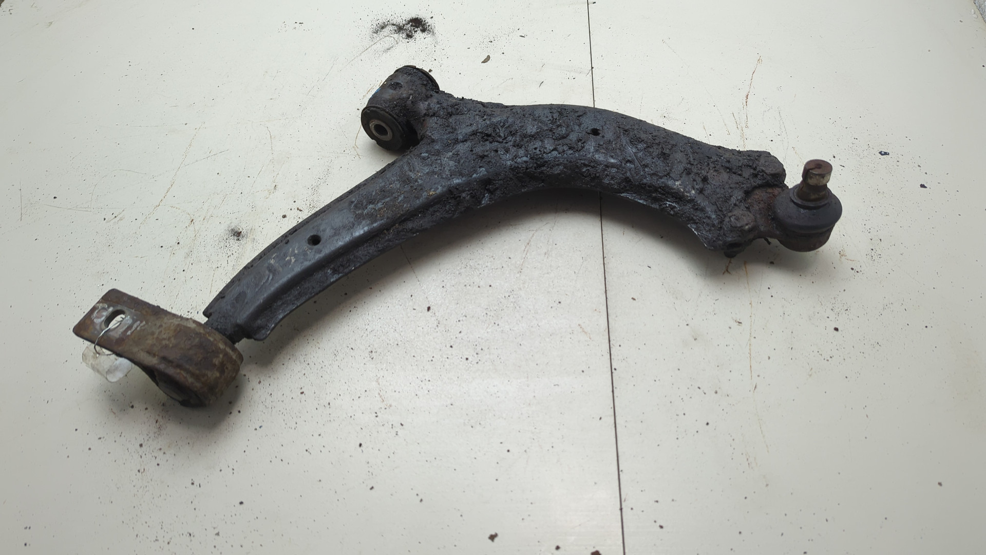 Рычаг передний правый