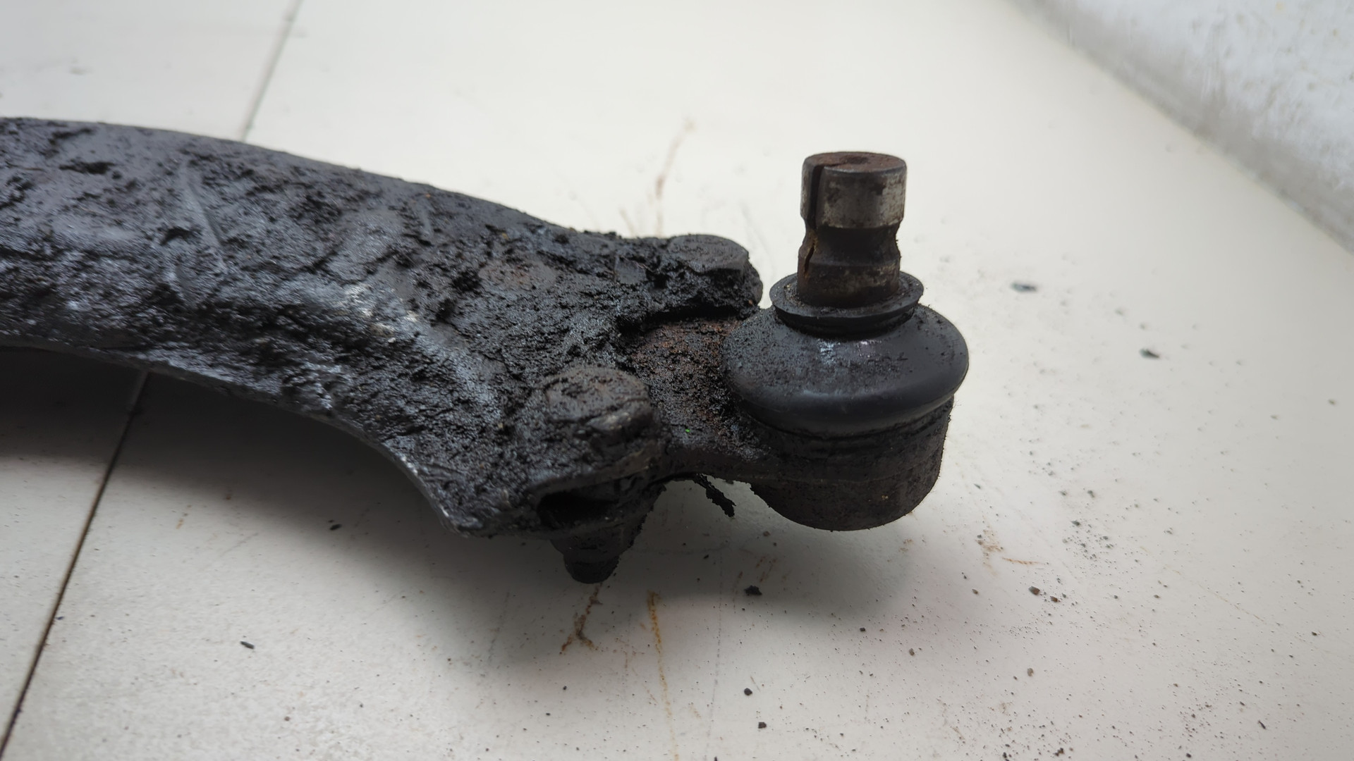 Рычаг передний правый