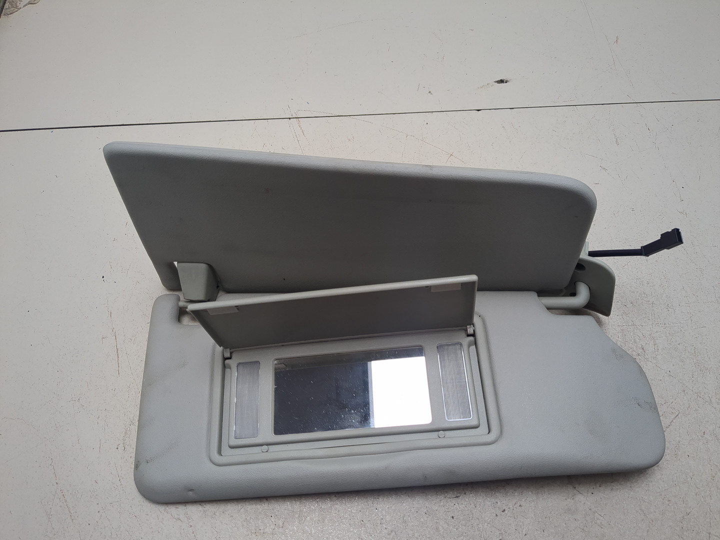 Козырек солнцезащитный