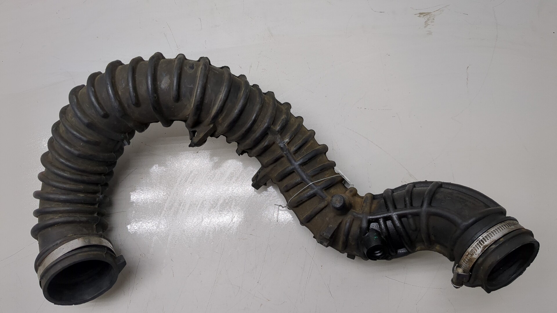 Патрубок воздушного фильтра