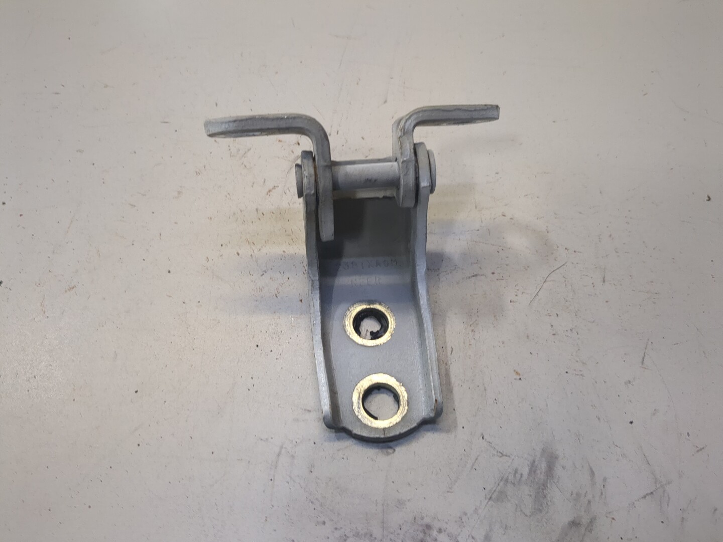 Петля двери