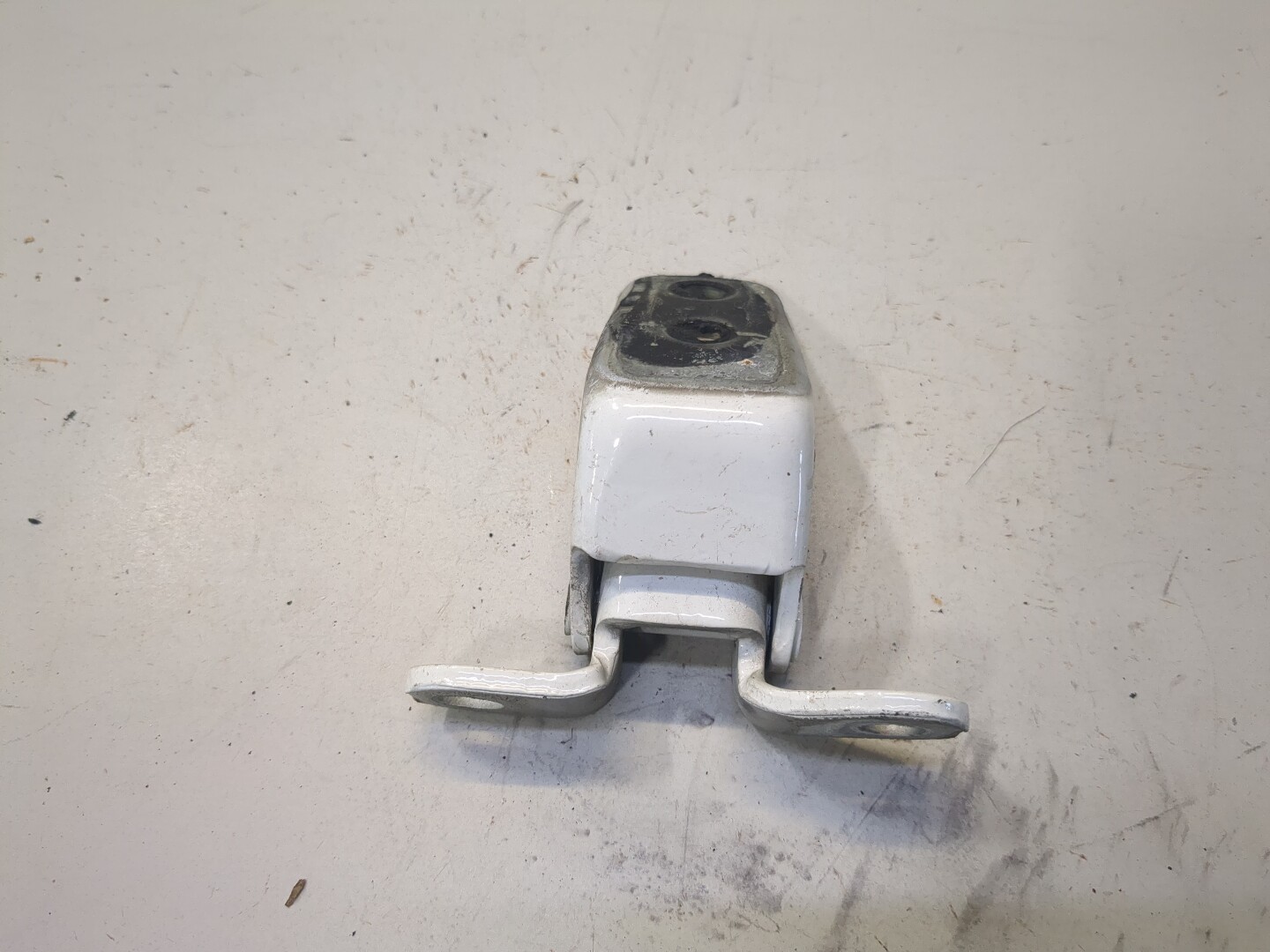 Петля двери