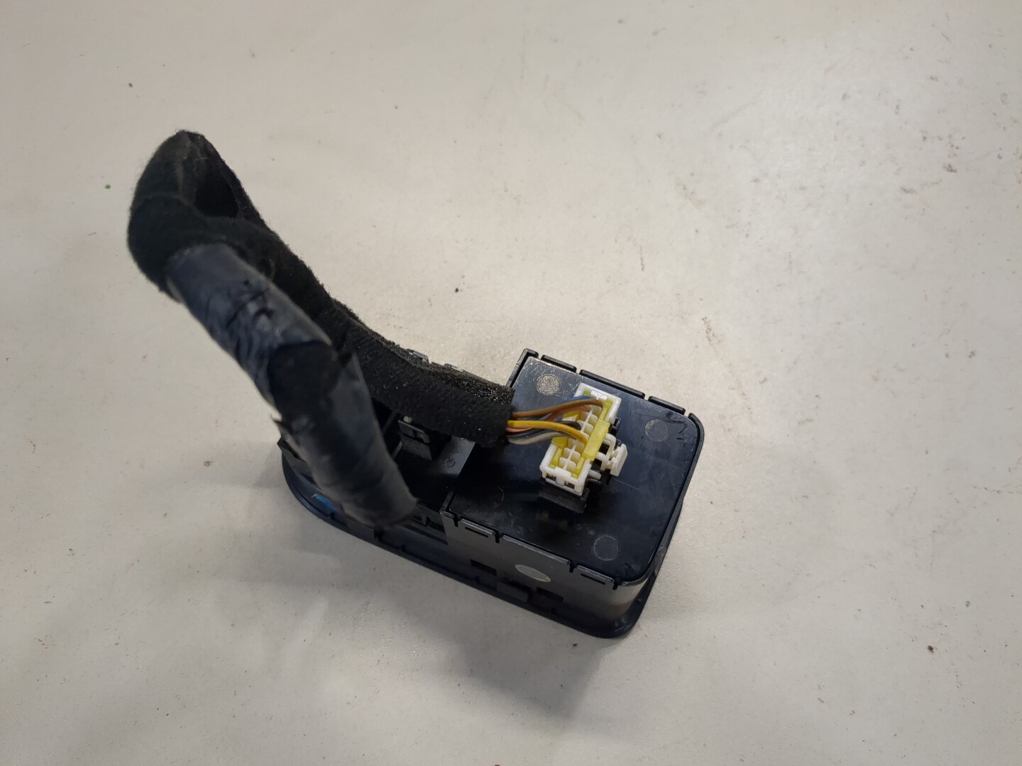 Кнопка корректора фар