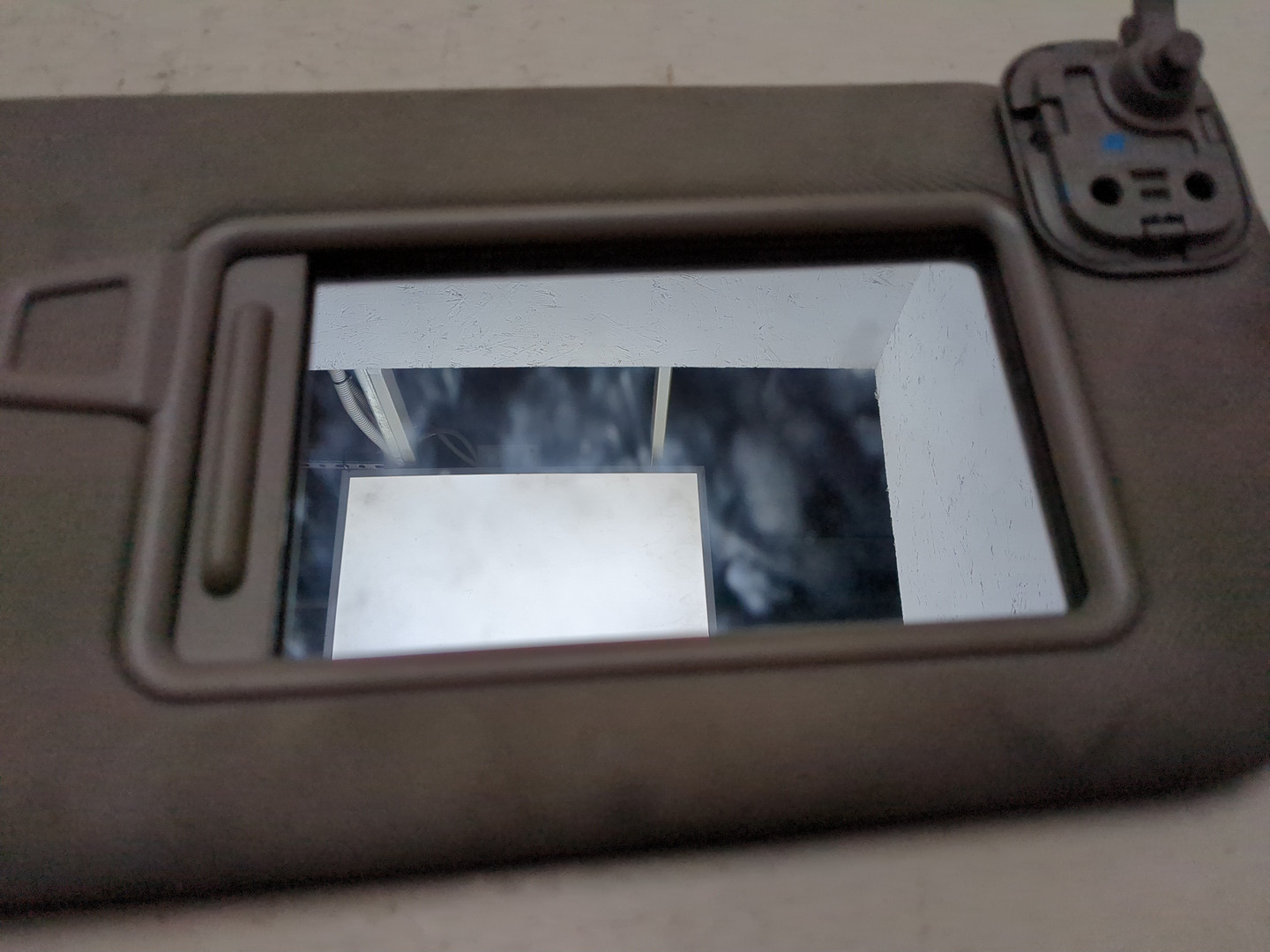 Козырек солнцезащитный