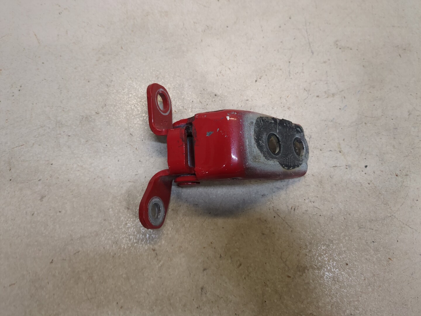 Петля двери