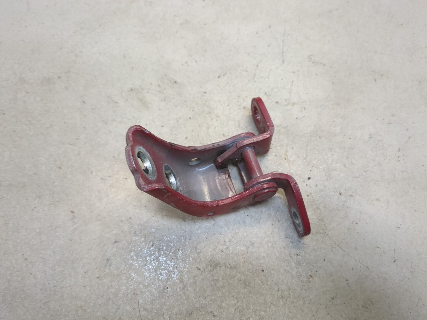 Петля двери