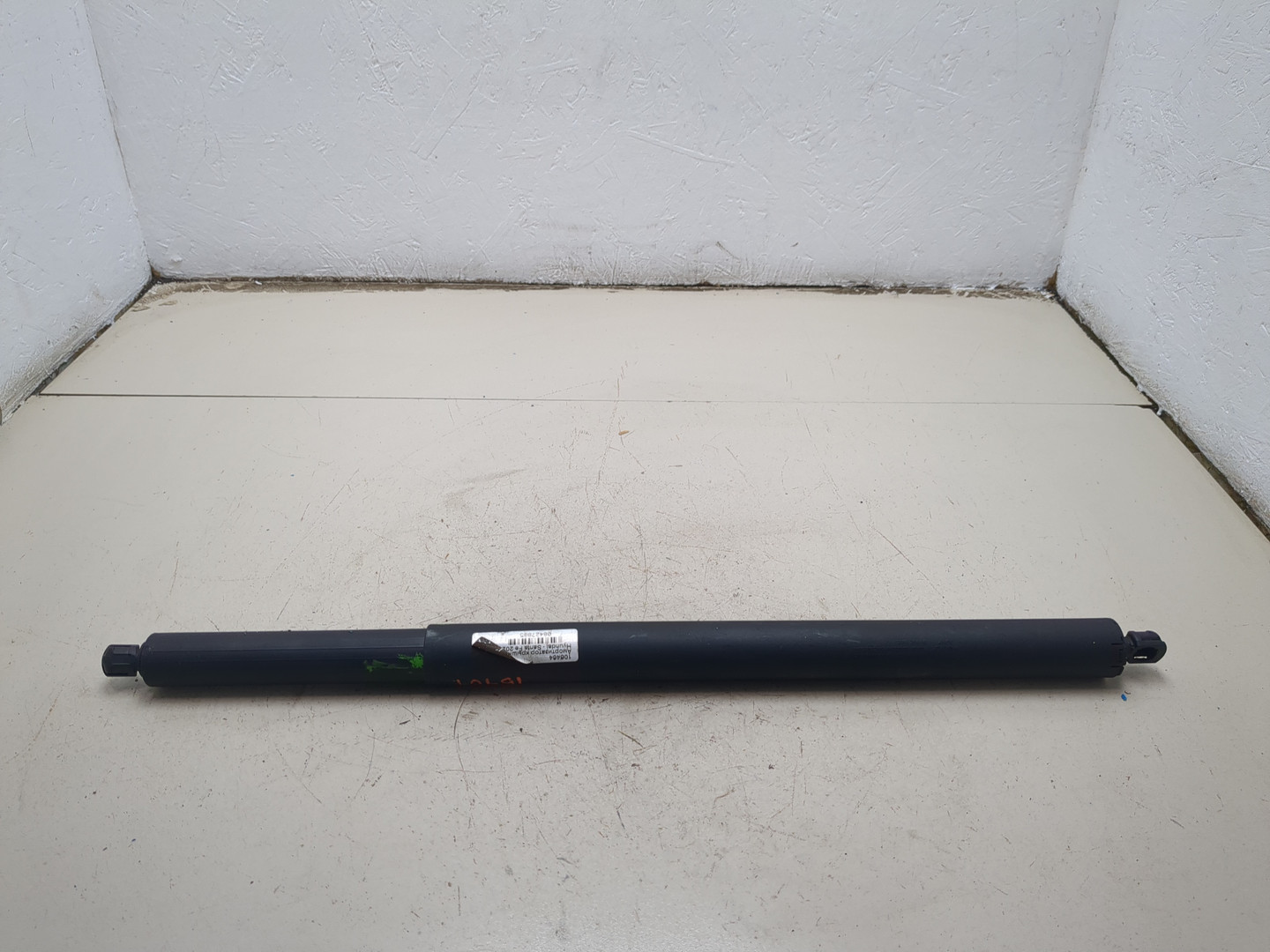 Амортизатор крышки багажника