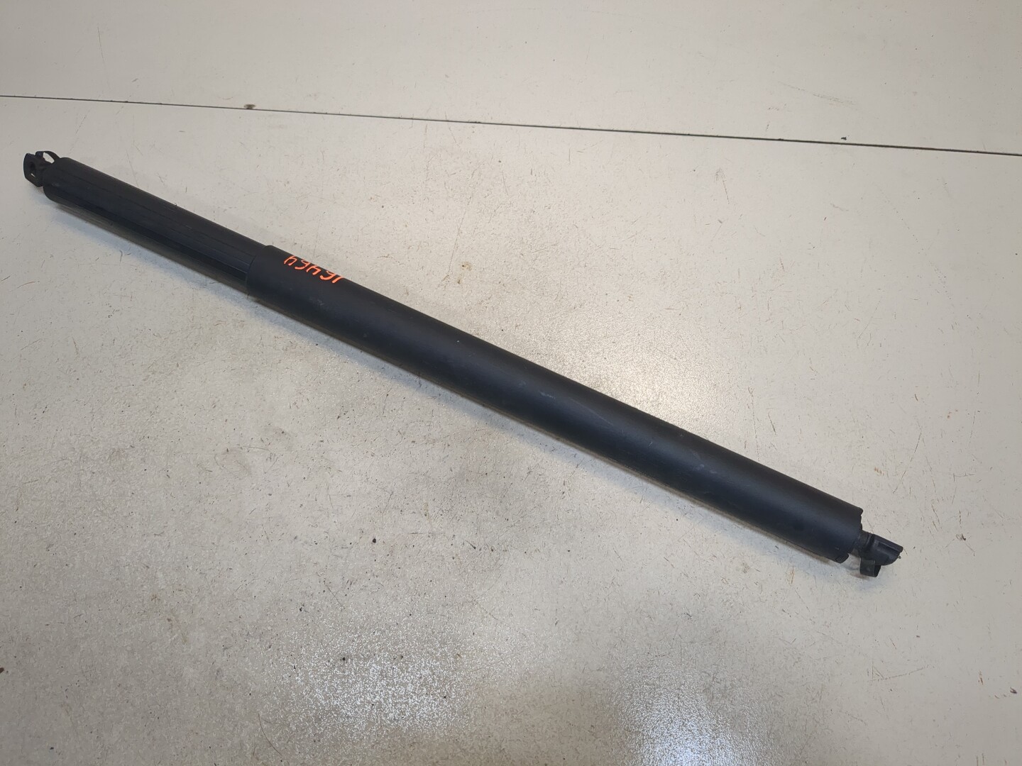 Амортизатор крышки багажника