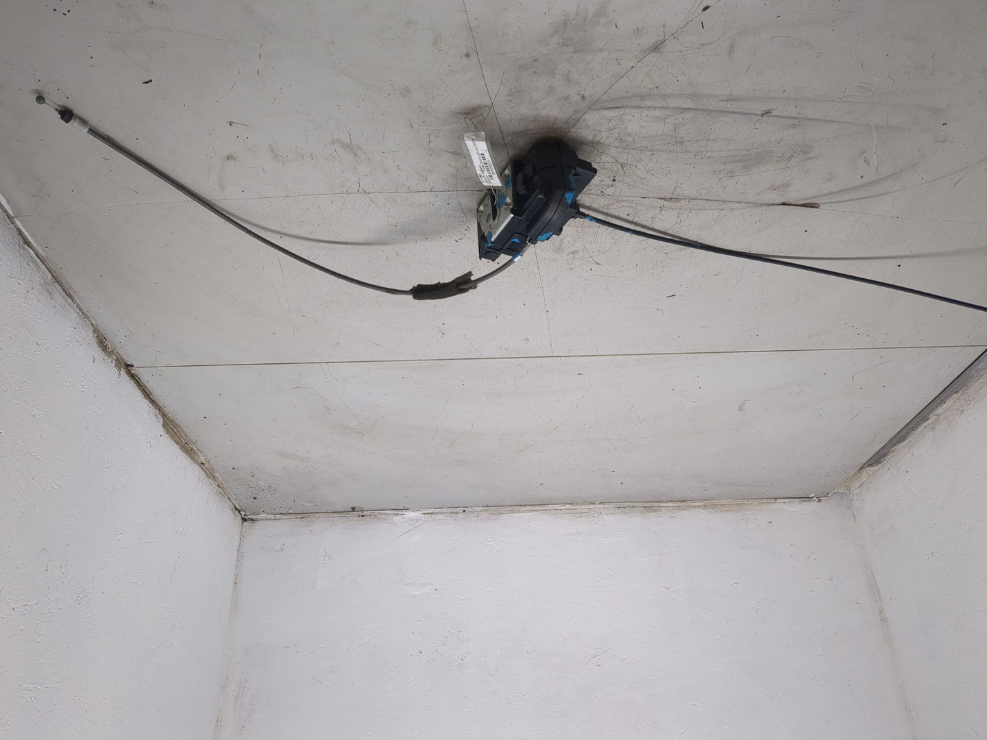 Замок двери передней левой