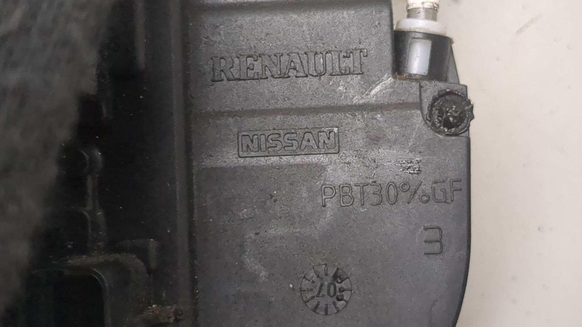 Замок двери передней левой