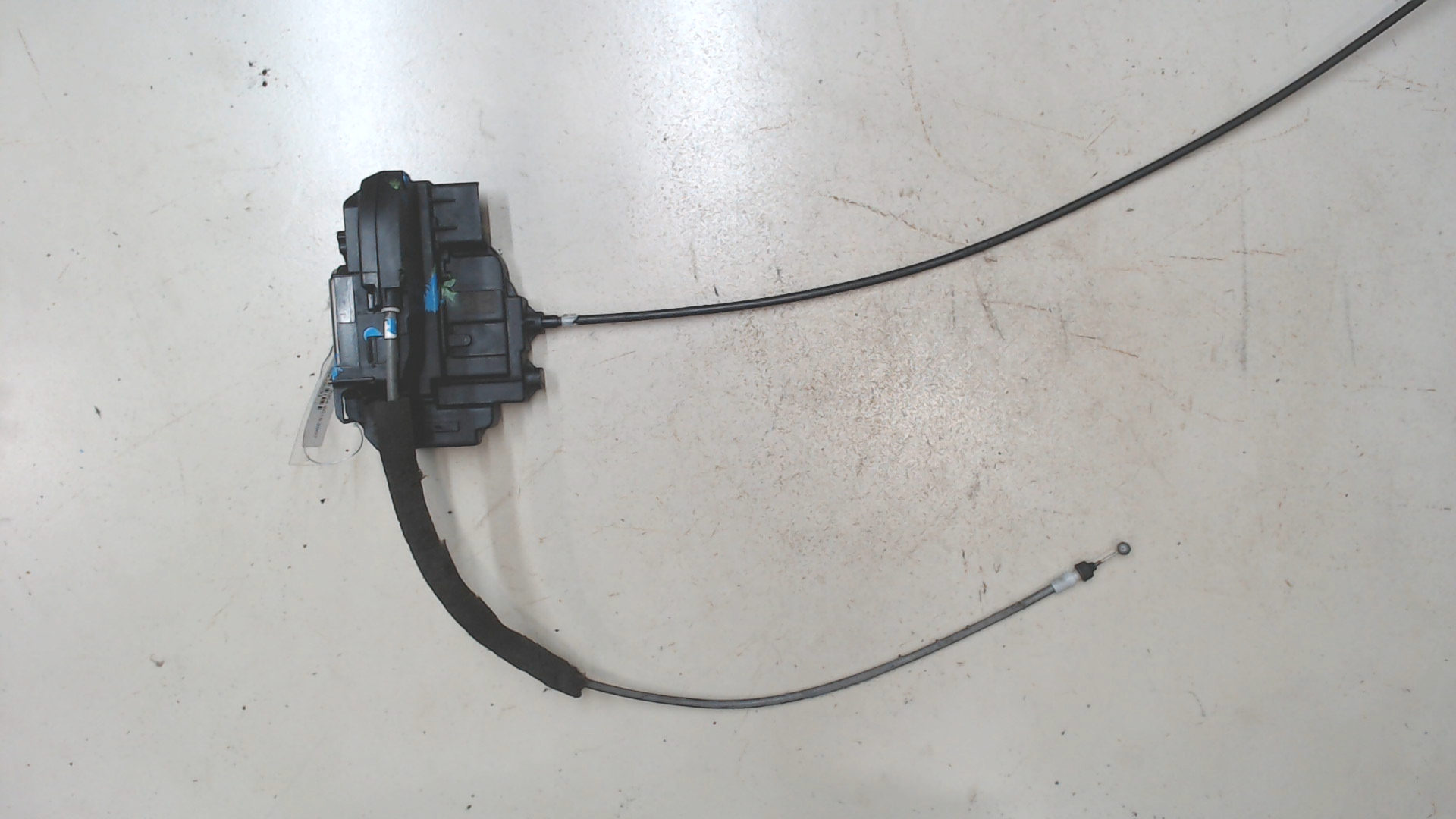 Замок двери передней левой