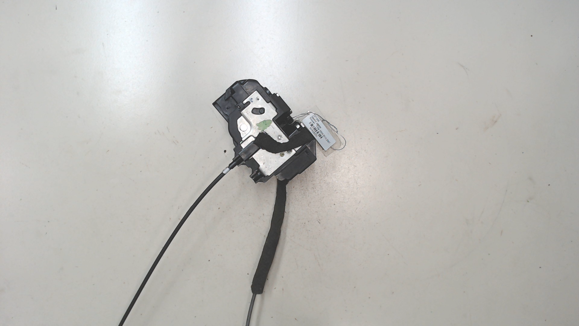 Замок двери передней левой