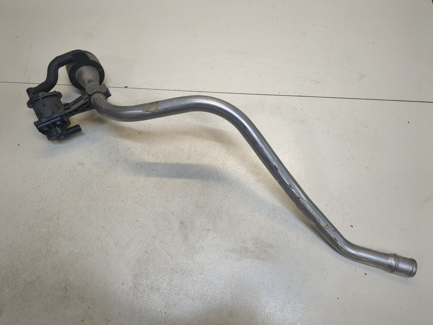 Горловина топливного бака