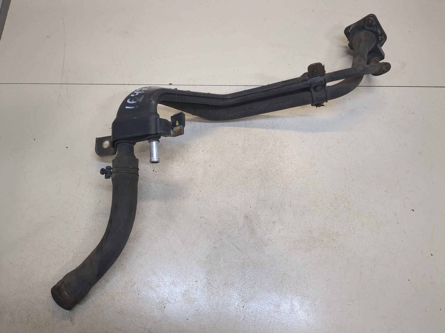 Горловина топливного бака