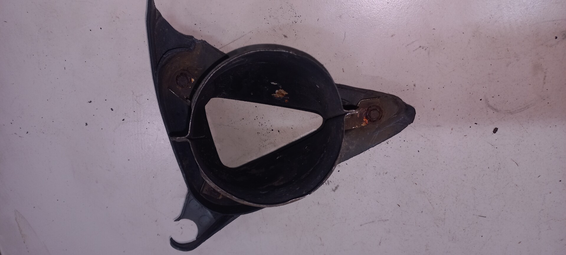 Заглушка бампера правая