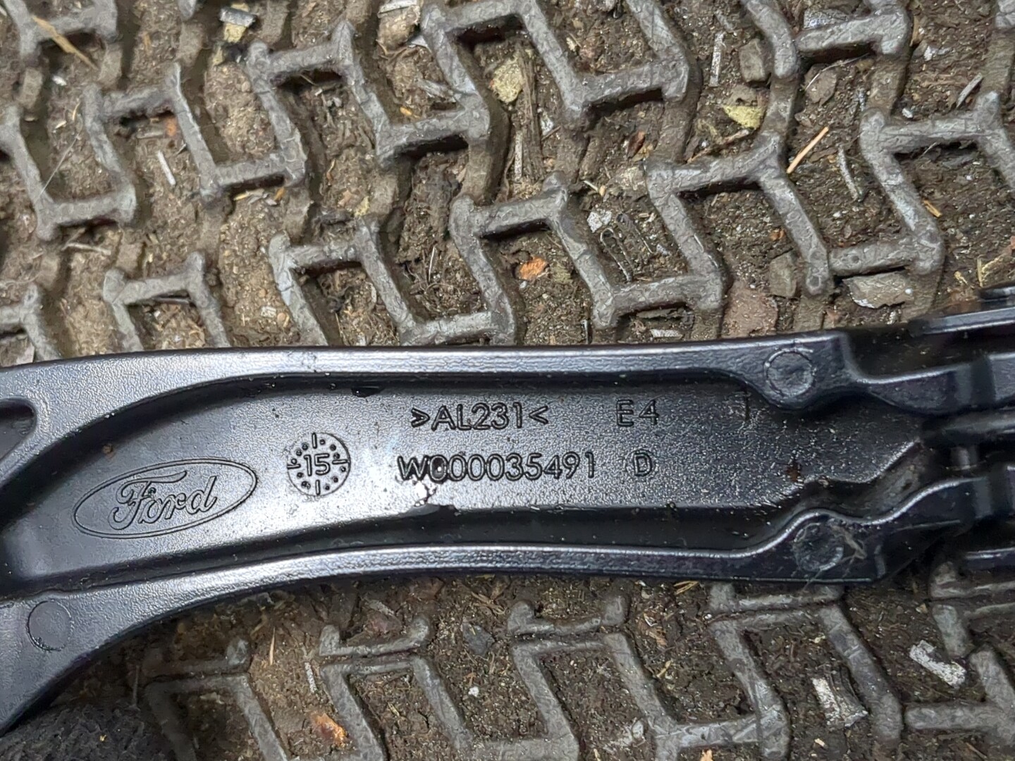 Поводок стеклоочистителя передний правый