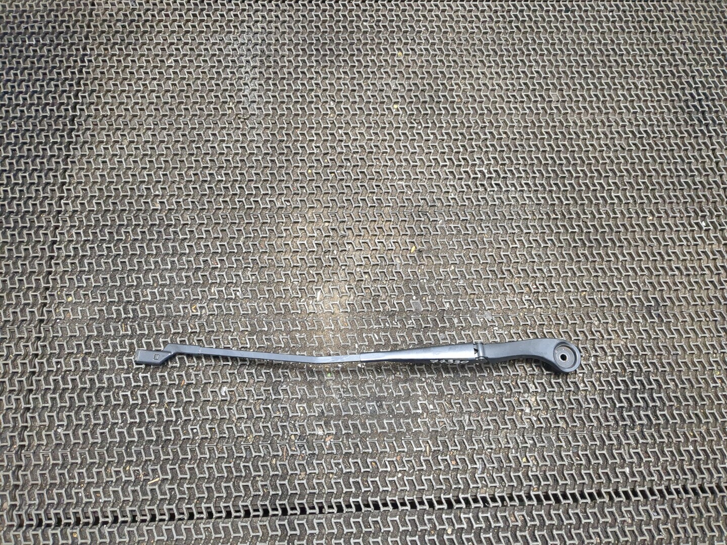 Поводок стеклоочистителя передний правый