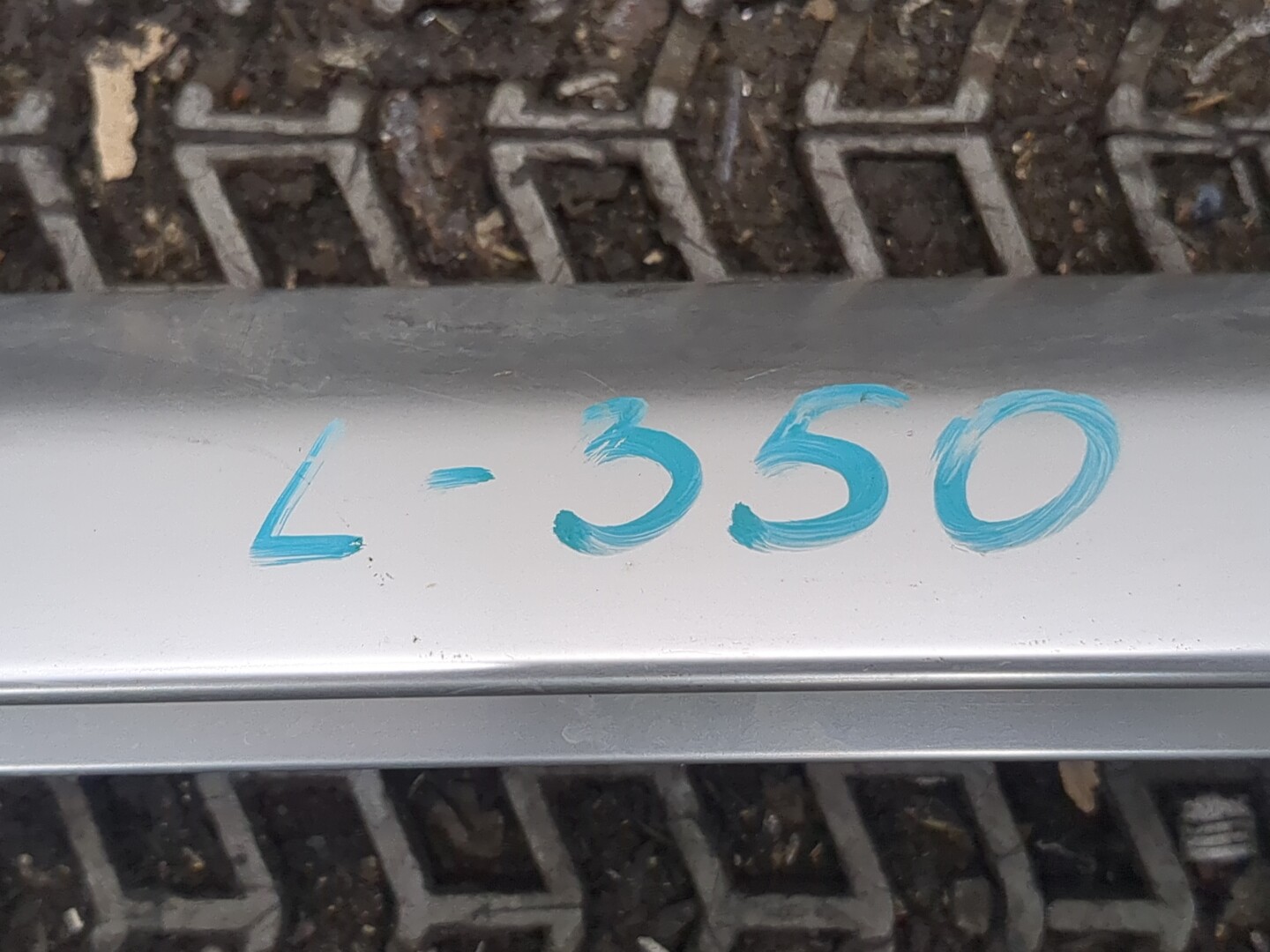 Рейлинг (релинг) левый (планка на крышу)