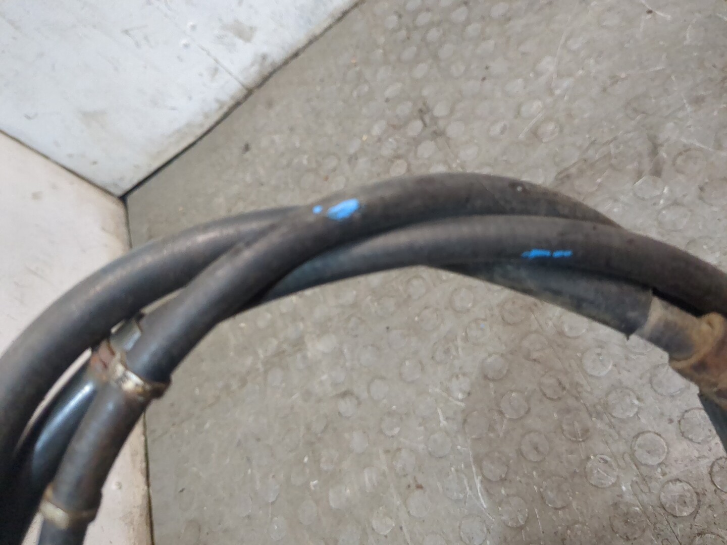 Трос стояночного тормоза