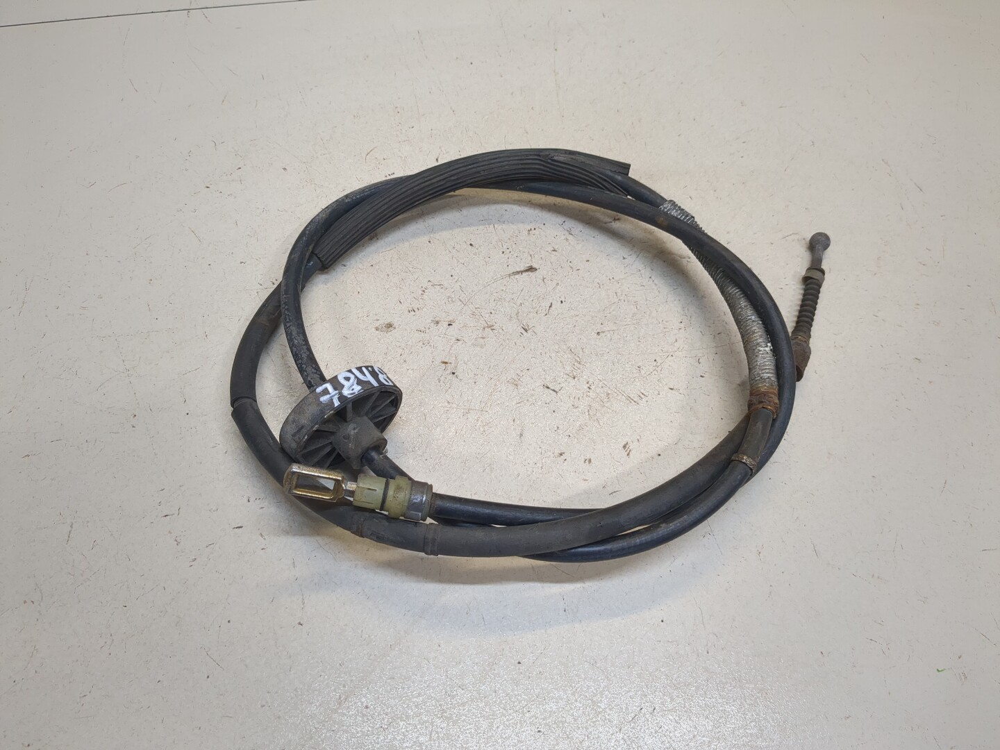 Трос стояночного тормоза