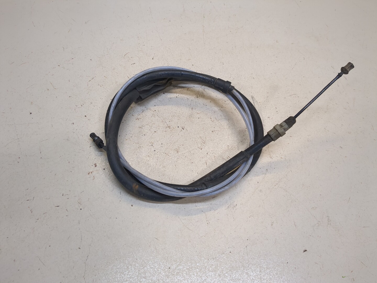 Трос стояночного тормоза